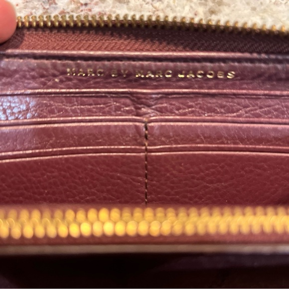 MARC BY MARC JACOBS Long Wallet Leather Maroon Ladies 3.5” X 8” - Picture 8 of 9